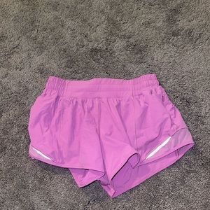 Lululemon hot pink hotty hots 2.5 “